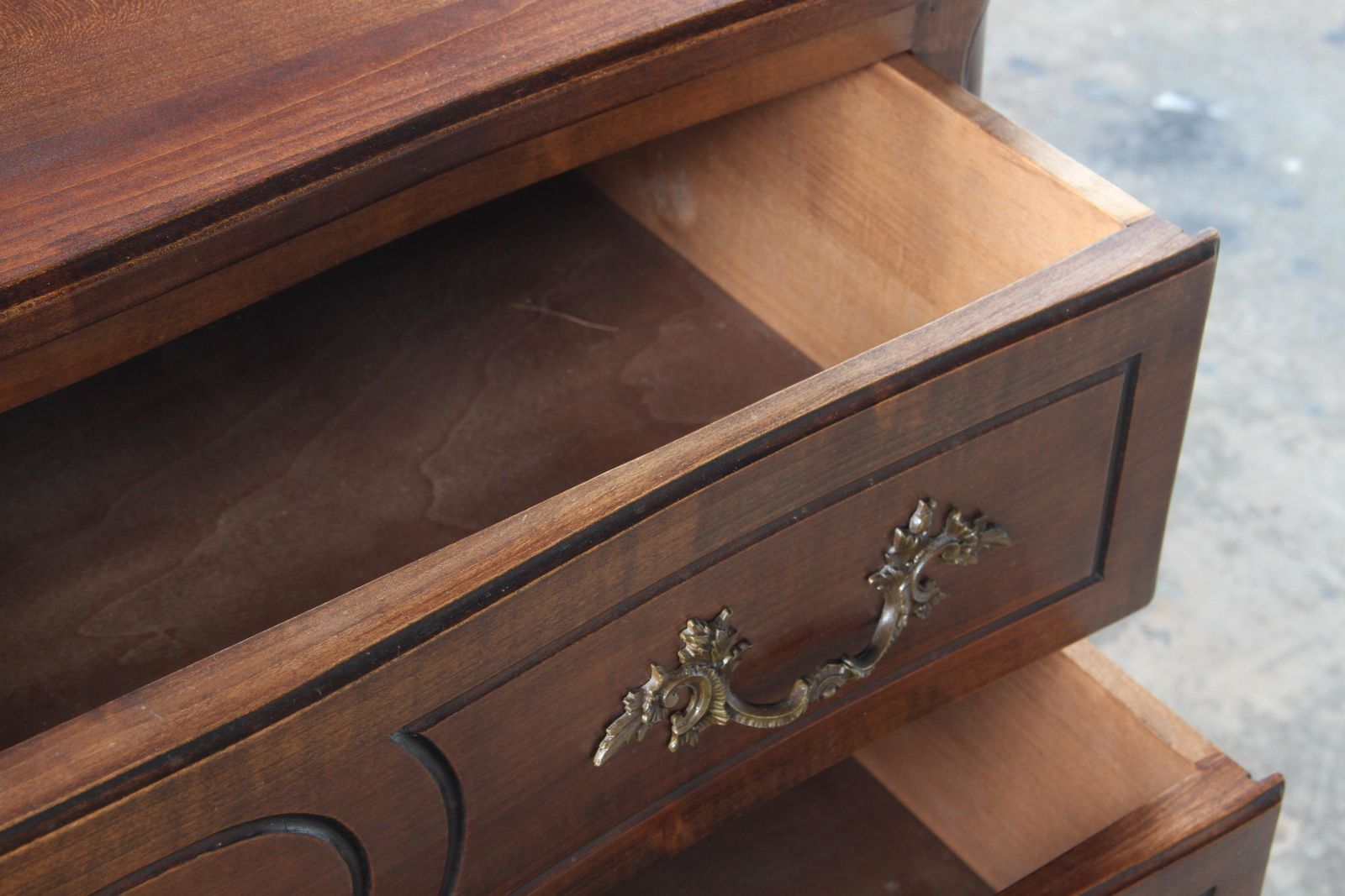 Vintage Commode In Walnoot, 18e Eeuw, Frans Provençaals, Lodewijk XVI Periode photo 1757.0