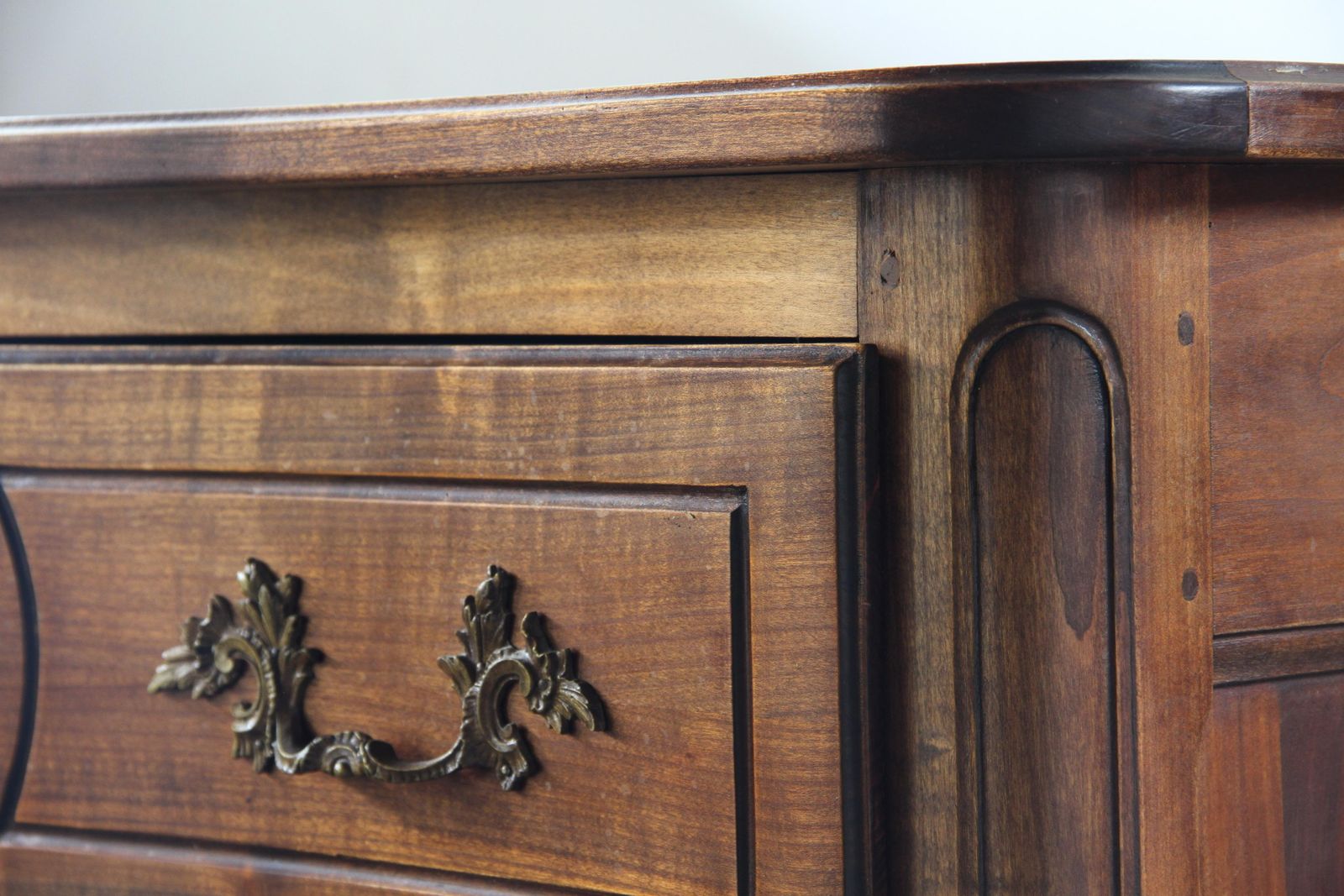 1757.0 Vintage Commode In Walnoot, 18e Eeuw, Frans Provençaals, Lodewijk XVI Periode photo