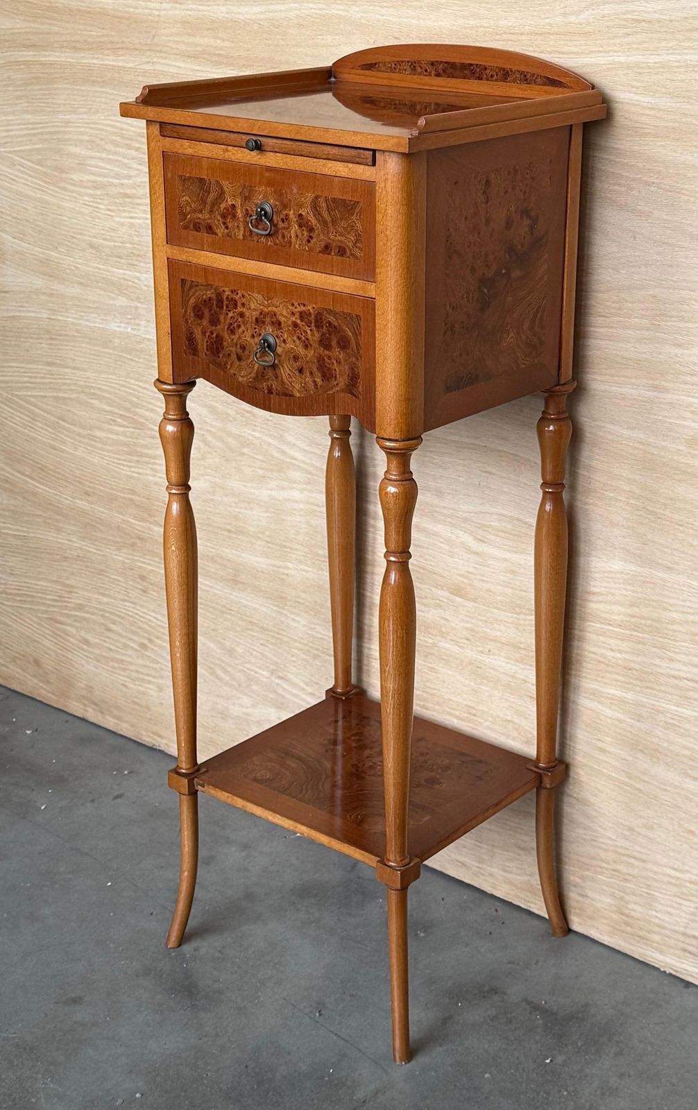 Table de chevet italienne d'époque en bois avec plateau coulissant dissimulé, début du XXe siècle photo 1088.0
