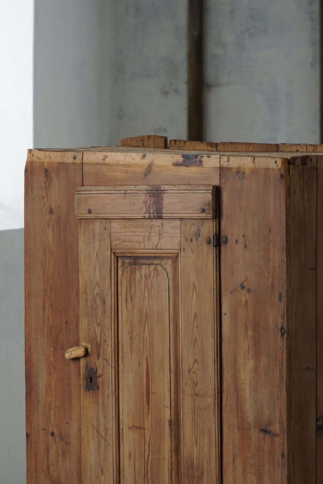 Antique Swedish Primitive Patinated Folk Art Cabinet In Pine, Early 18th Century photo Furniture
