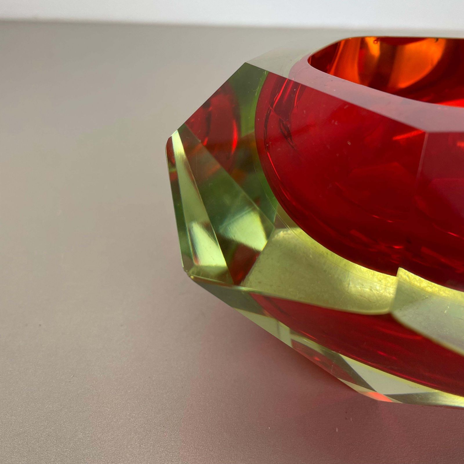 photo vinterior Xxl 2.1kg Murano Glass Faceted "Diamond" Sommerso Element Ashtray, Italy, 1970s