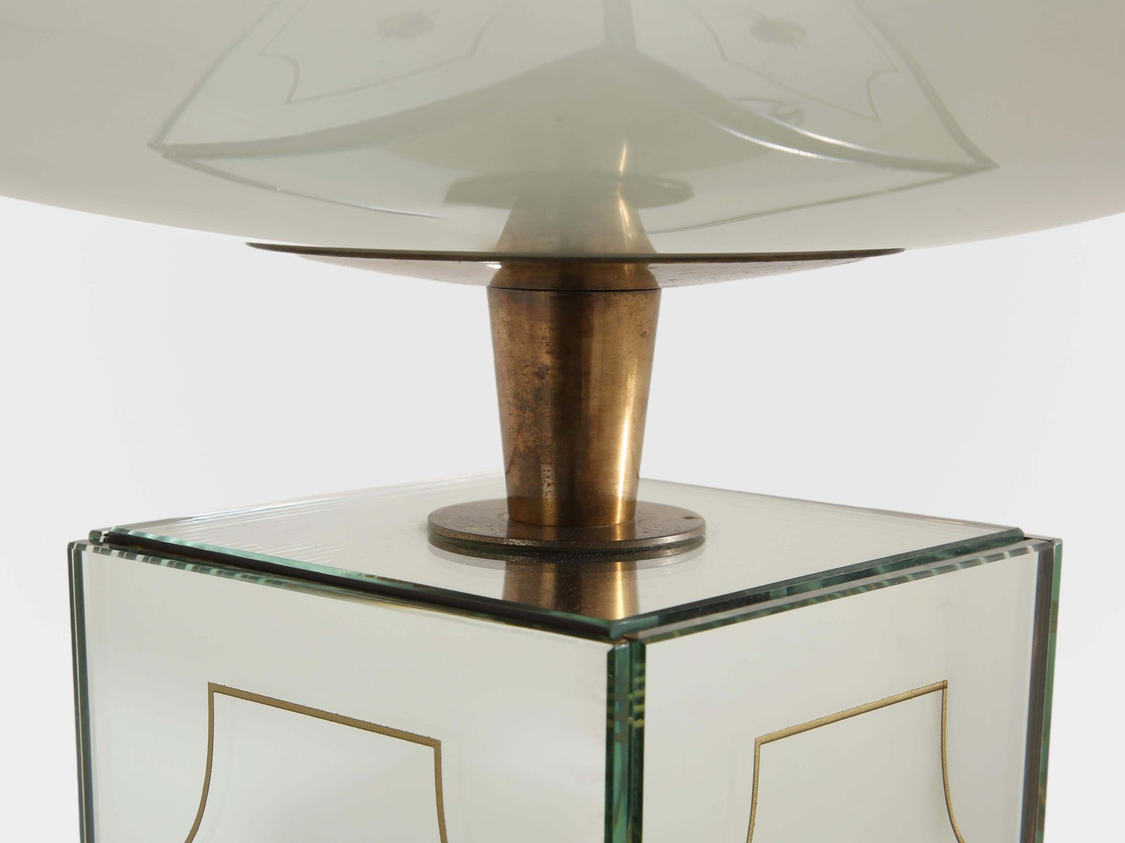 Lampadaire en bois laqué, miroir et laiton, par Emilio Lancia, 1940 photo buy