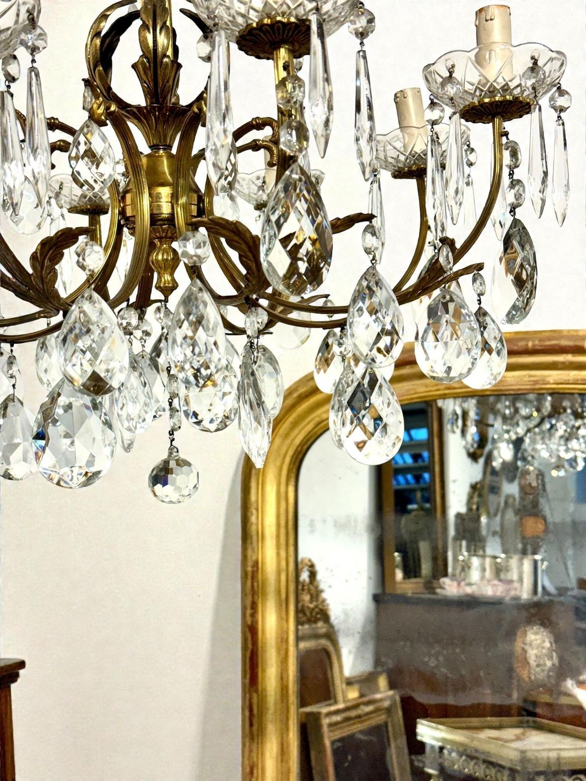 photo vintage Late 19th Century Gilt Bronze And Crystal Eight Light Chandelier