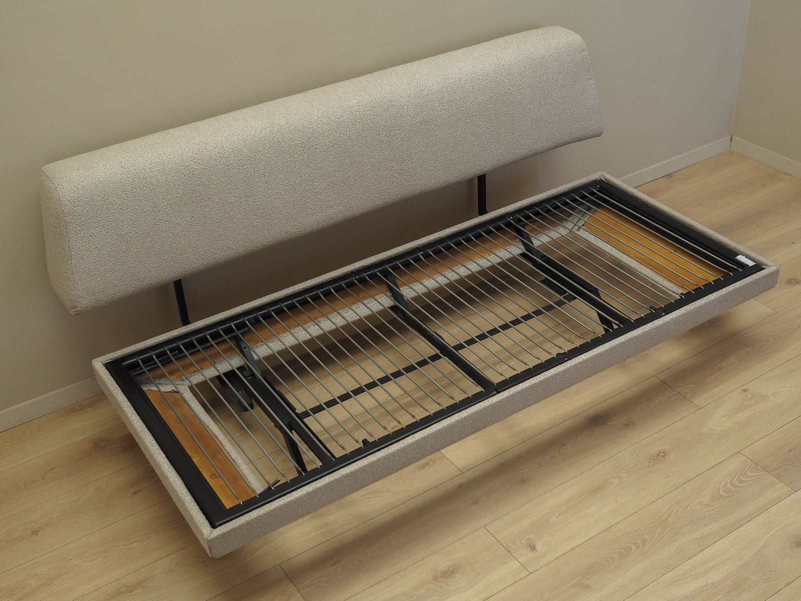 photo for sale Daybed Sofa, Italian Design, 1970s, Manufactured: Italy