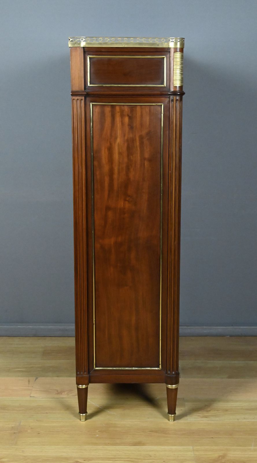 photo furniture Mahogany Secretary Desk, Louis XVI Period – Late 18th Century