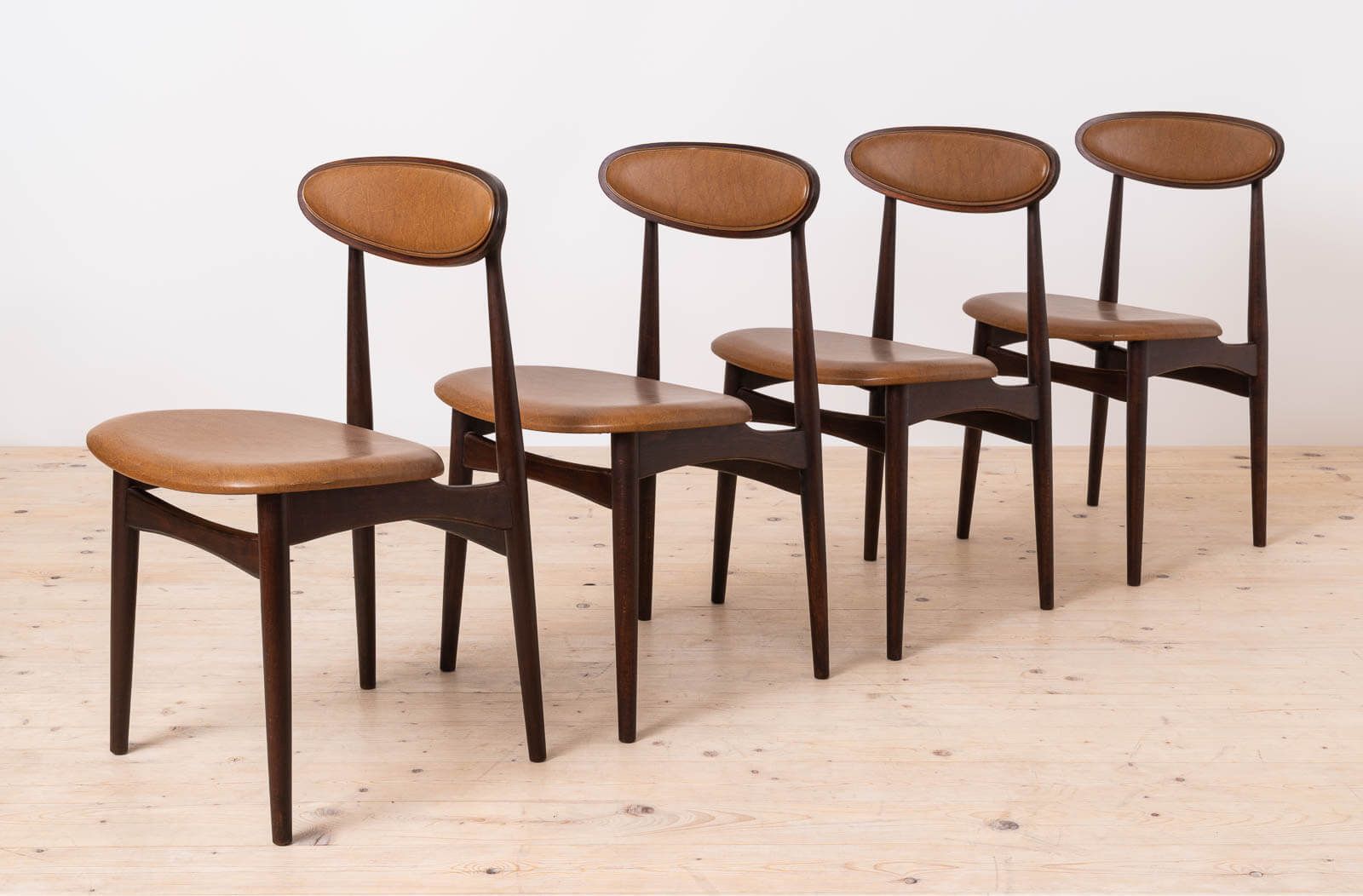 Mid Century Modern Dining Set, Round Table With 4 Fredrik Kayser Chairs No. 125b photo vintage