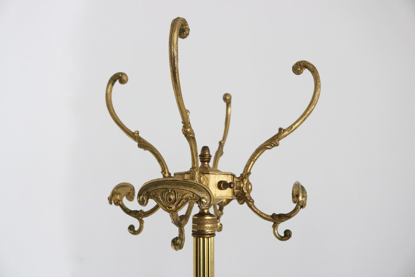 Antique Style Brass Coat Rack With Rotating Crown And Marble Base Italian Hollywood Regency Hall Tree Vintage Gold Entryway Stand photo vinterior