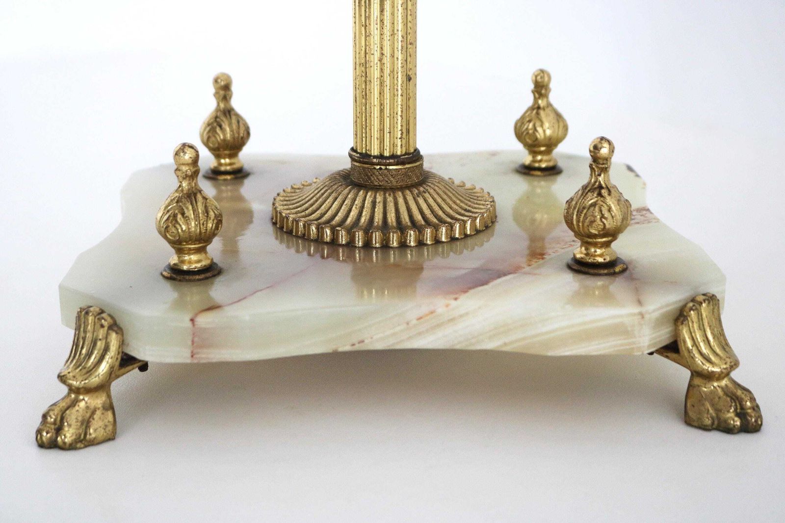 photo vinterior Antieke Stijl Messing Kapstok Met Draaibare Kroon En Marmeren Voet – Italiaanse Hollywood Regency Halstandaard, Vintage Goud