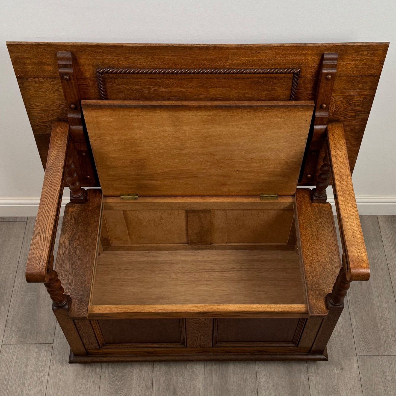 625.0 Antique 20th Century Good Quality Monks Bench In Golden Oak photo