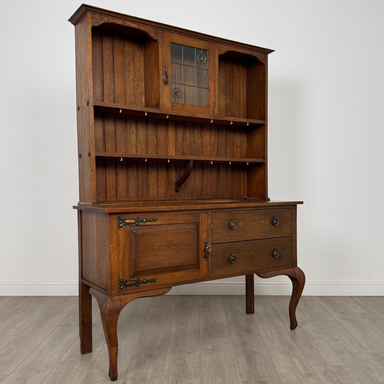 photo furniture Antique 20th Century Good Quality Arts & Crafts Dresser In Oak
