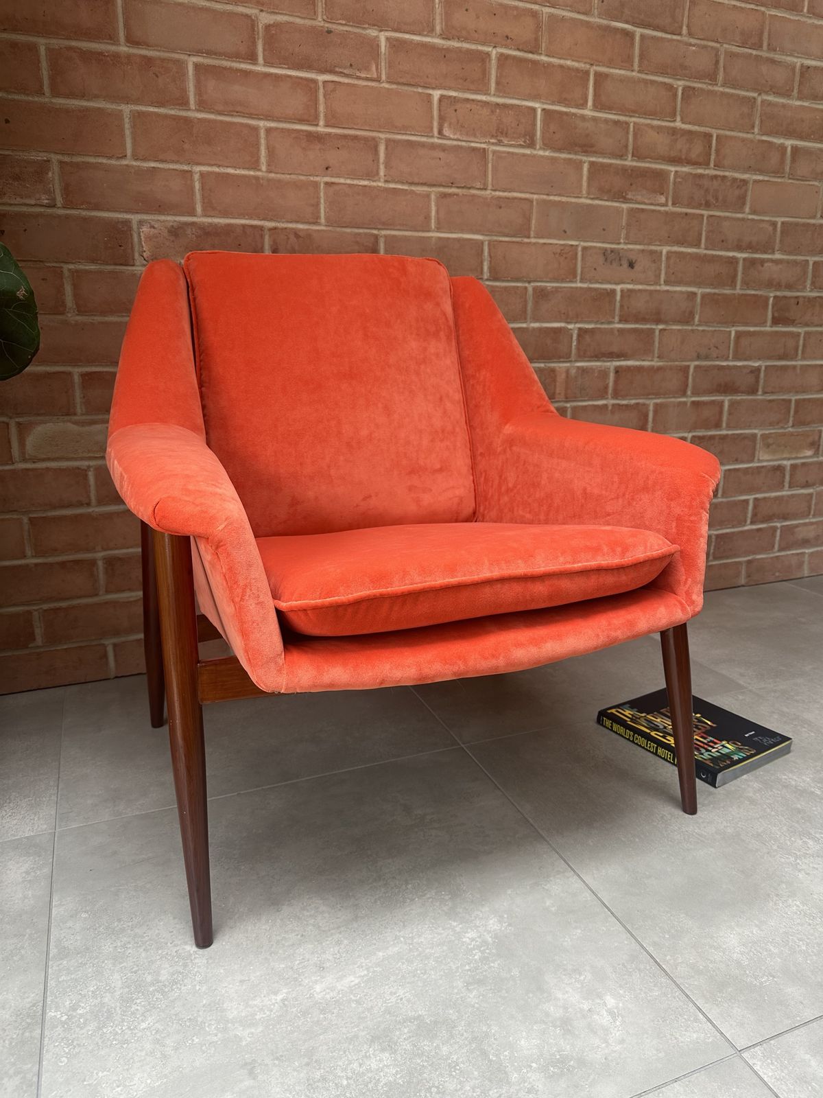 photo vinterior Mid Century Parker Knoll "New Menton" Model Pk940 Teak Armchair, Orange Velvet Upholstery