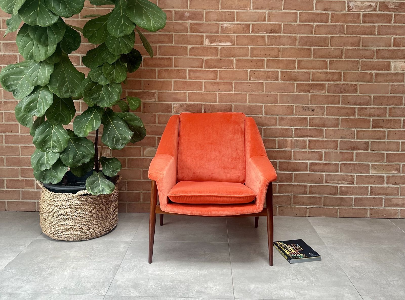 photo vintage Mid Century Parker Knoll "New Menton" Model Pk940 Teak Armchair, Orange Velvet Upholstery