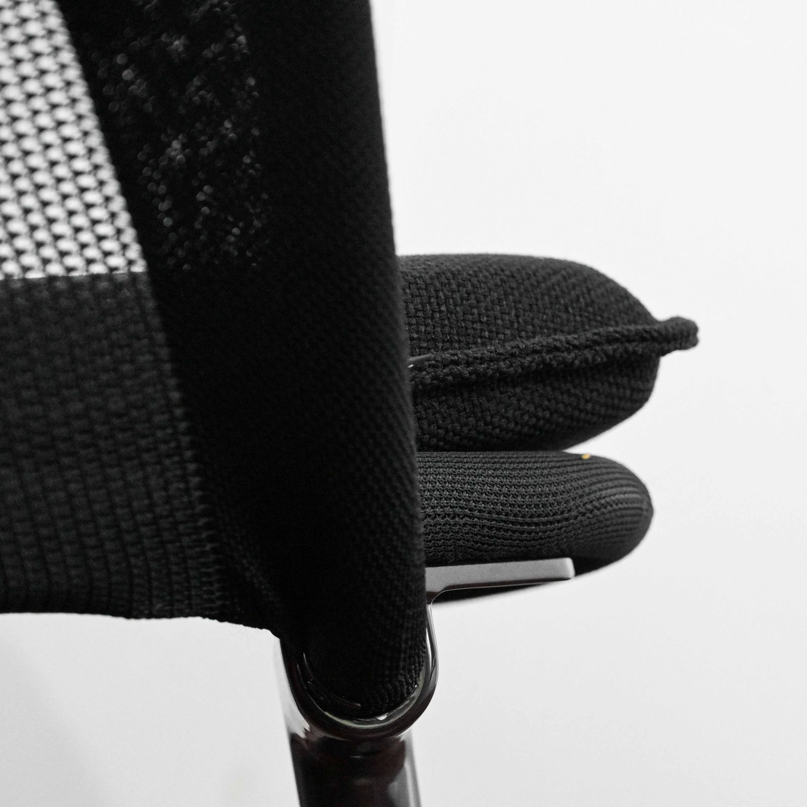 photo buy Slow Chair Designed By Erwan & Ronan Bouroullec In 2006 For Vitra