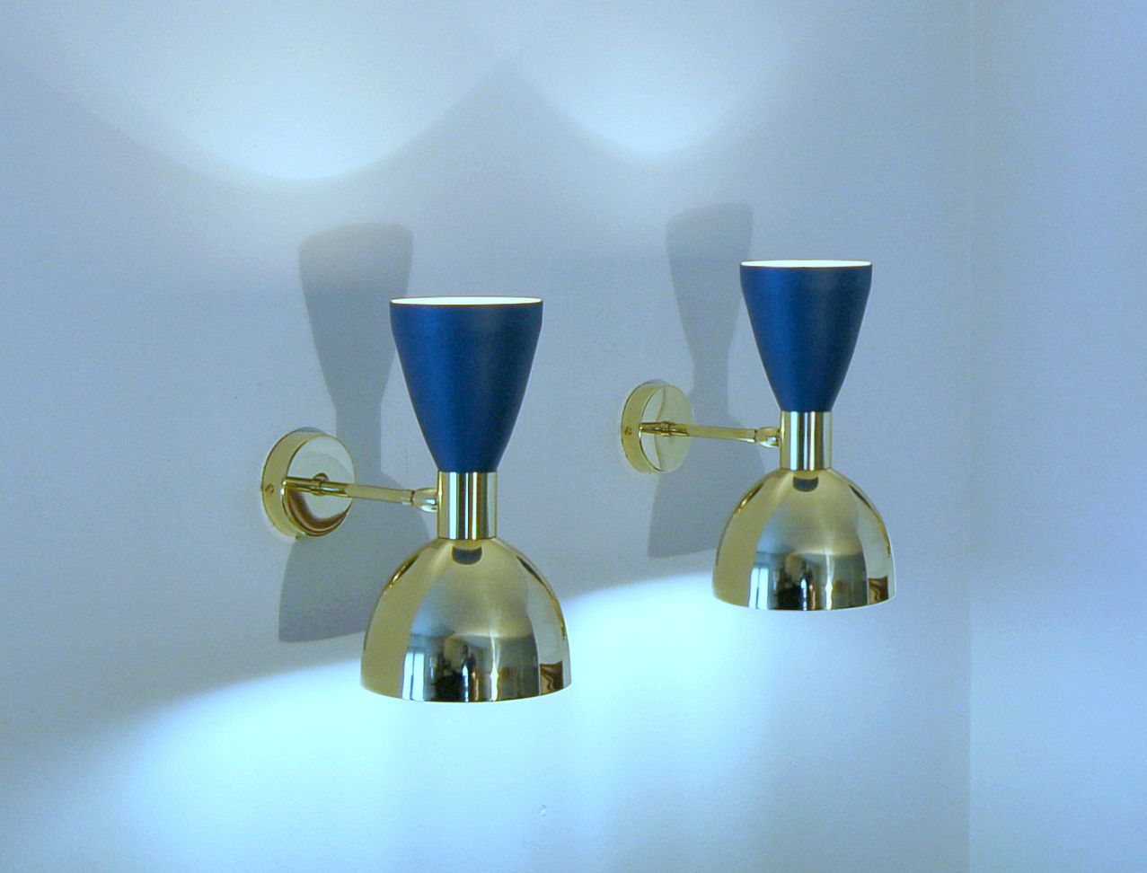 photo furniture Pair Of Wall Lamp / Metal & Brass / Brass And Blue Opaque / Style '50