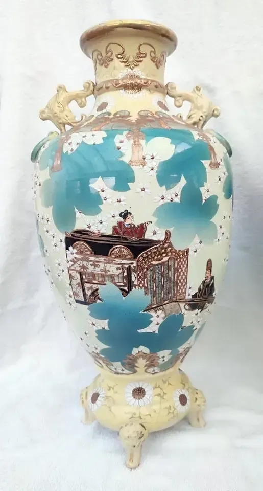 A Pair Of Exceptionally Large Japanese Mirror Vases photo 165.0
