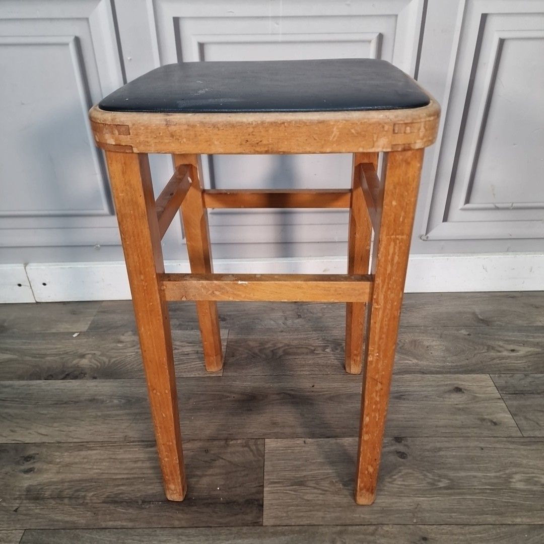 photo vintage Vintage Vinyl Kitchen Stool Wooden Utility Seat Retro Bar Wooden Mid Century