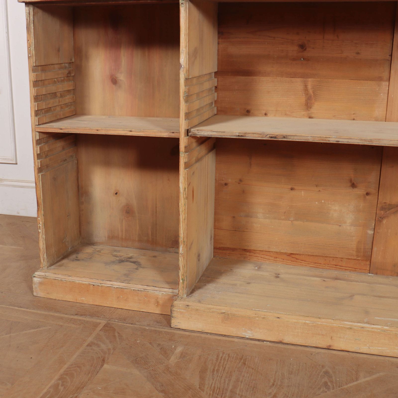 Georgian Pine Open Bookcase, 1700s photo vinterior
