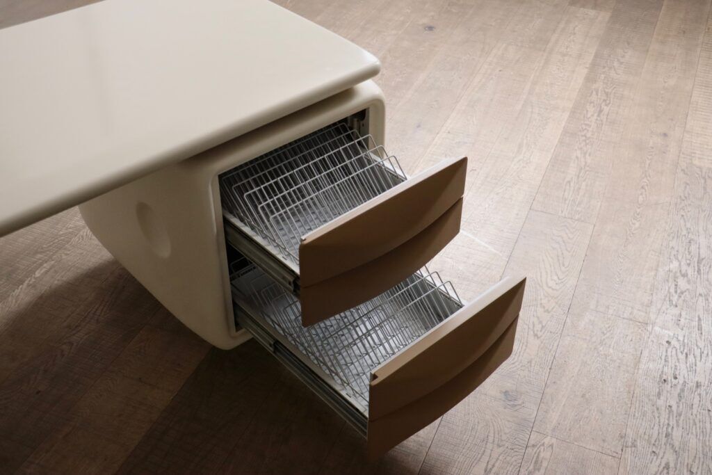 Ernest Igl Jet Corner Desk For Wilhelm Werndl, 1970s photo vinterior