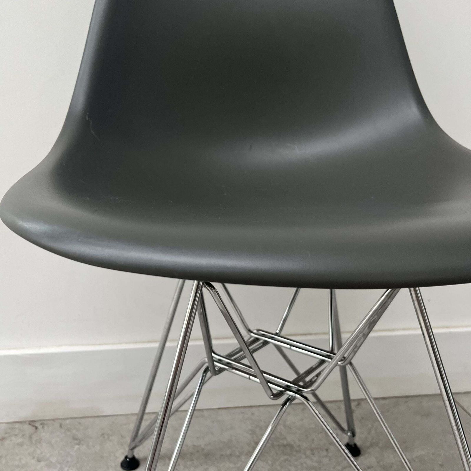 Charles Eames Dsr For Vitra photo Furniture