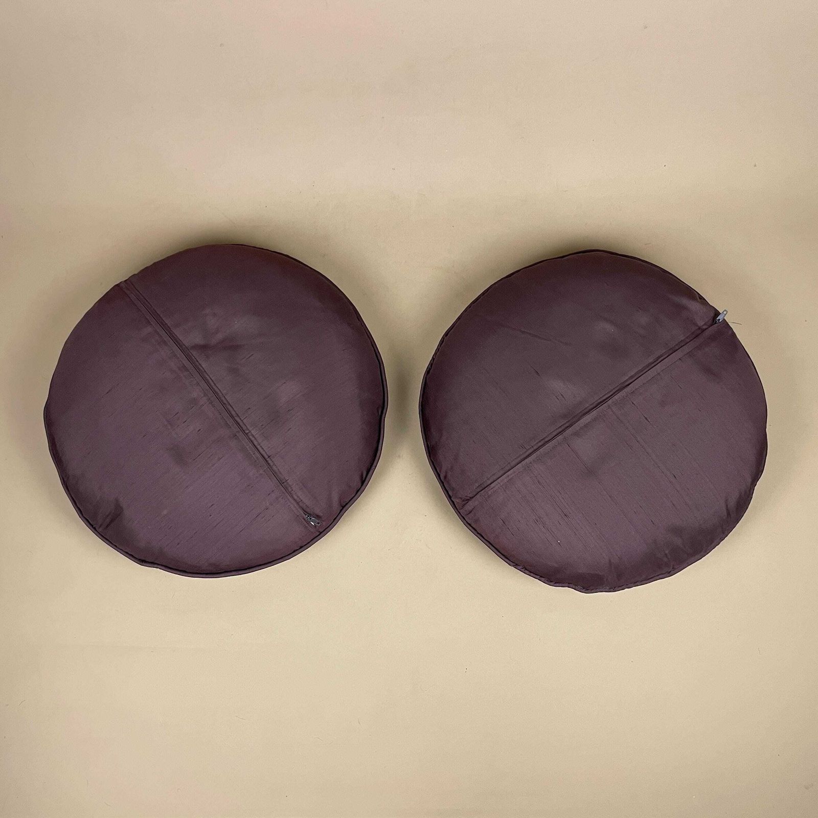 photo vinterior Pair Of Antique Oriental Cushion Circle Silk Scatter Pillow Feather Filled Patterned 35cm Traditional Circular Vintage Floral Embroidered