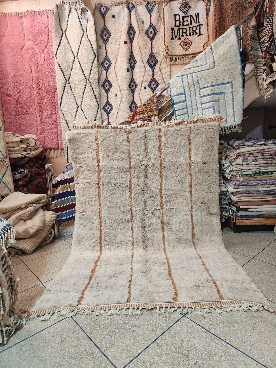 Large Beni Ourain Rug 300x200cm – Handwoven Moroccan Wool – Ivory With Warm Camel Stripes – Atlas Berber Carpet
