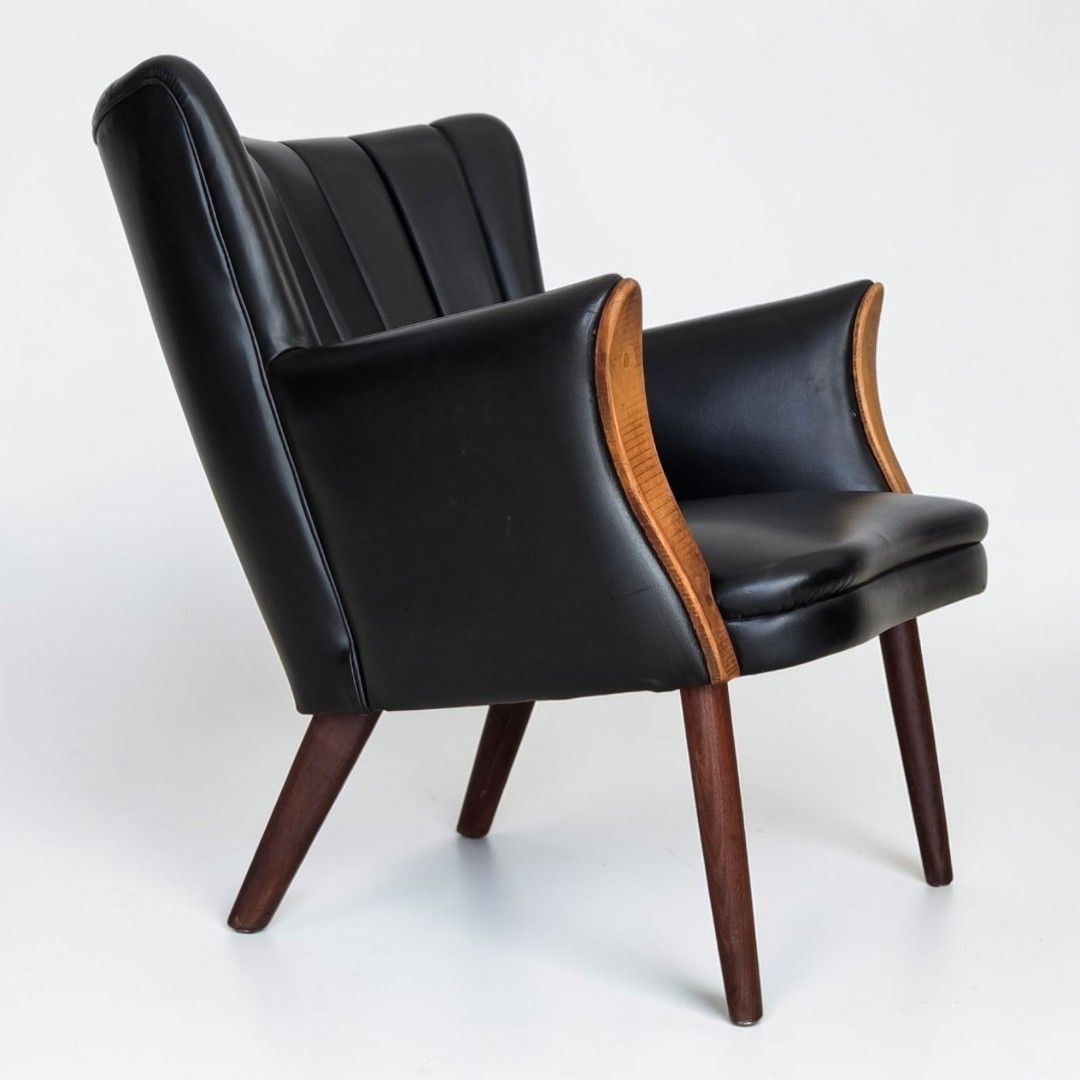 Ca. Jaren 1970, Deens Design Van Svend Skipper, Fauteuil, Model "Teddy", Kunstleer, Teakhout.