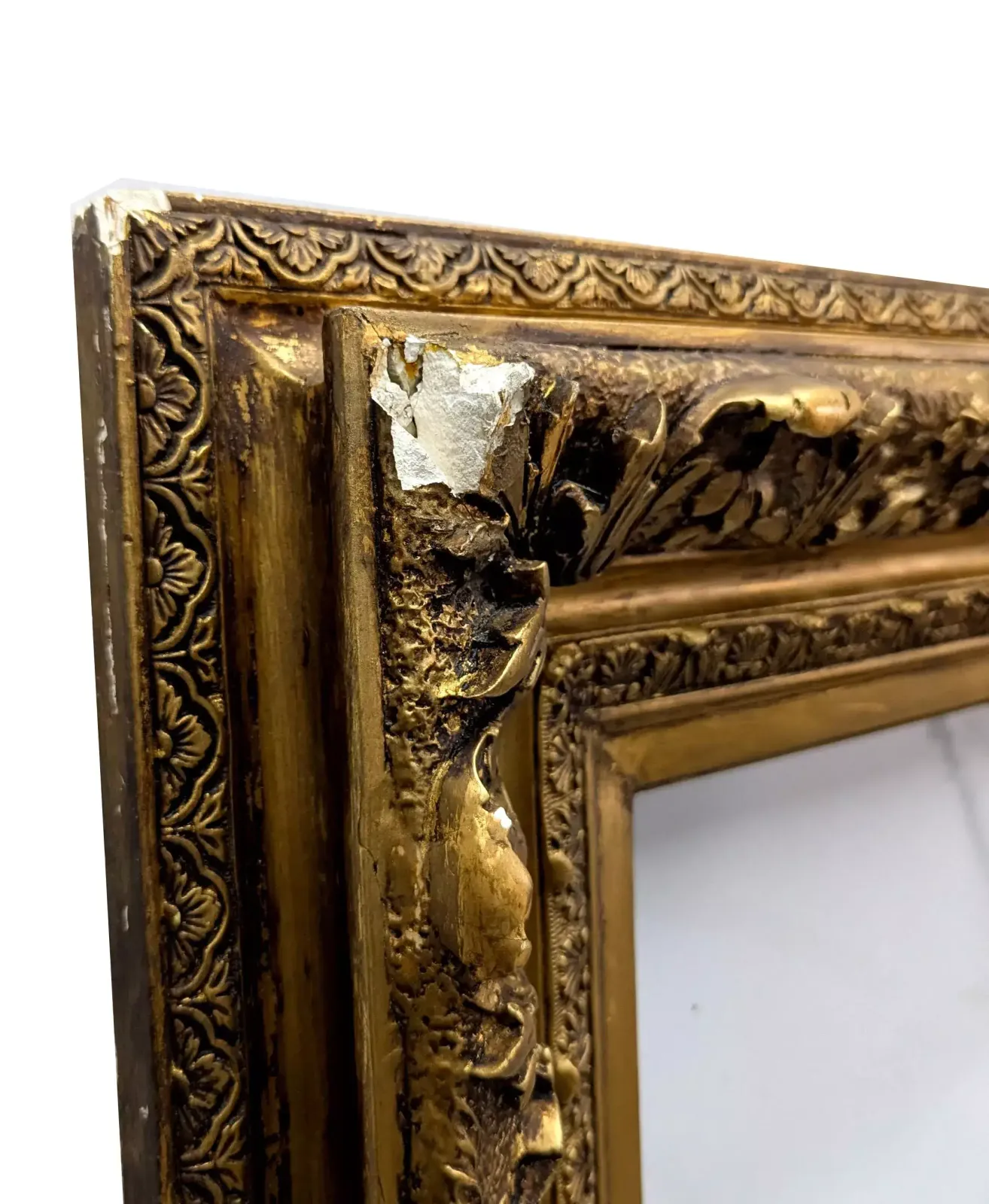 1900 Winged Frame To Be Restored, Made Of Wood And Gilded Stucco, 56.5 X 48 Cm photo for sale