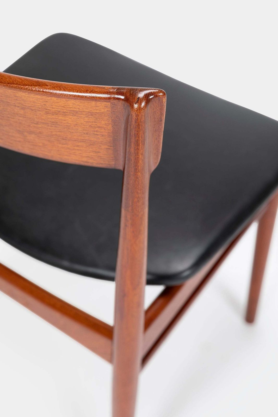 photo vinterior Henry Rosengren Hansen, 6 Chairs Model 39, Brande Furniture Industry, 50s