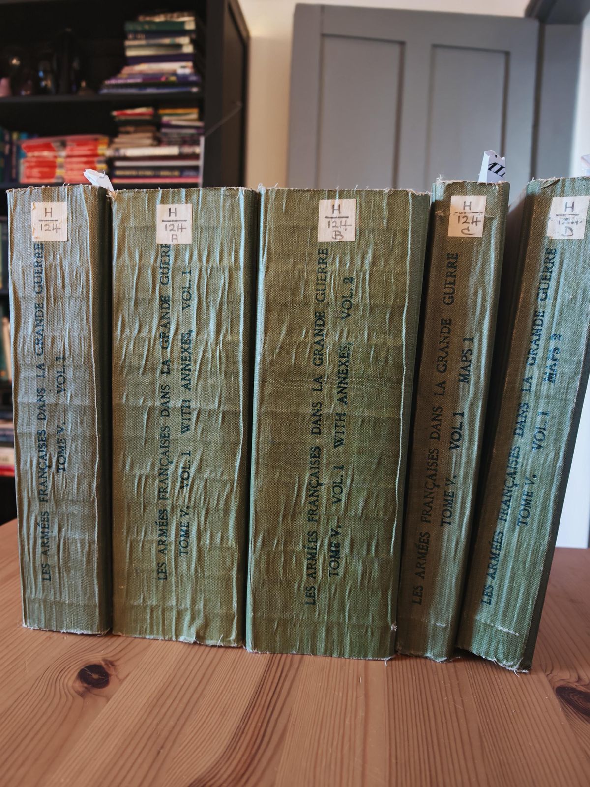 Antique "Les Armees Francaises Dans La Grande Guerre" (Wwi)  Tome V    Volume I Full Set   German Retreat, Spring Offensive, New Leader  20s/30s