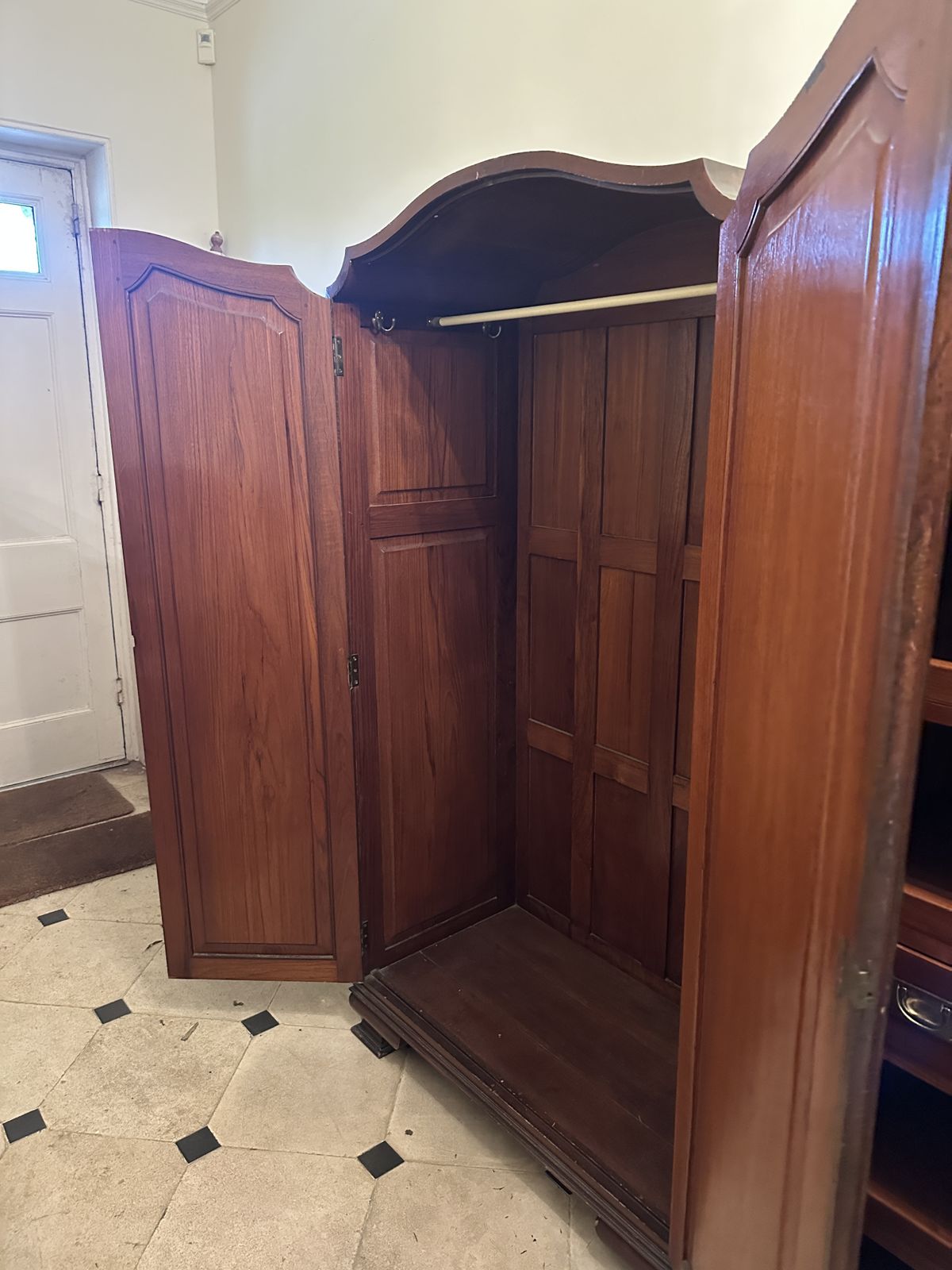 Single Mahogany Wardrobe photo 400.0