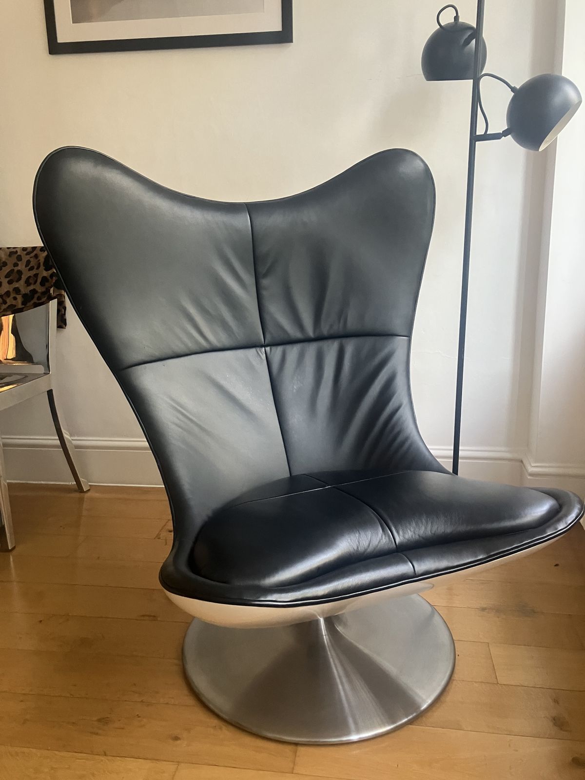 Terence Conran Glove Egg Chair Black Leather/White