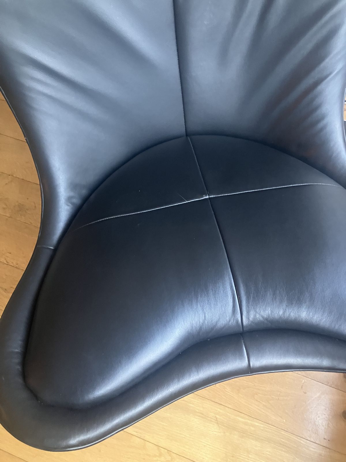 Terence Conran Glove Egg Chair Black Leather/White photo 1800.0