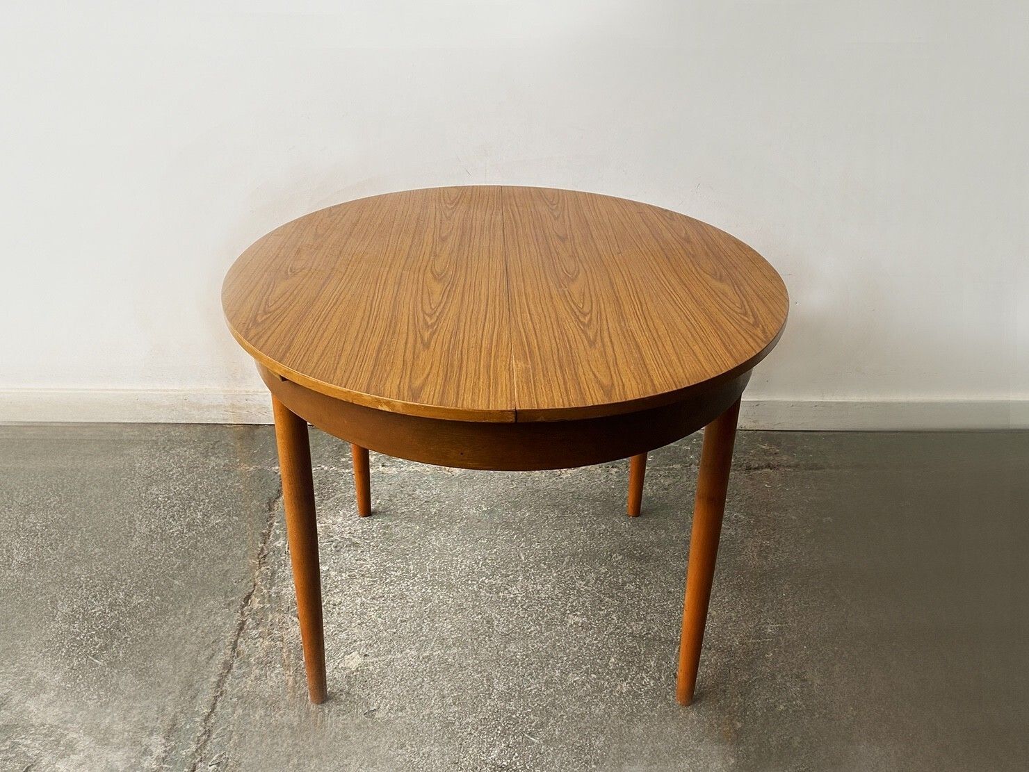 1960’s Mid Century Modern Extending Dining Table By Schrieber Furniture photo for sale