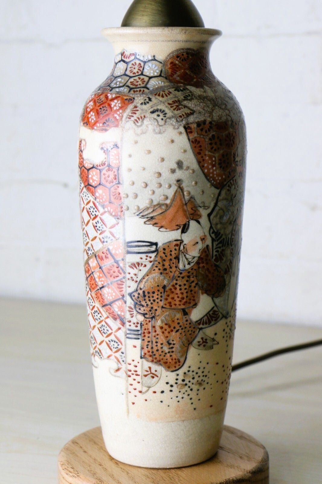 Table Lamp Antique Japanese Satsuma Vase Ceramic Lamp Wooden Base Mounted photo vinterior