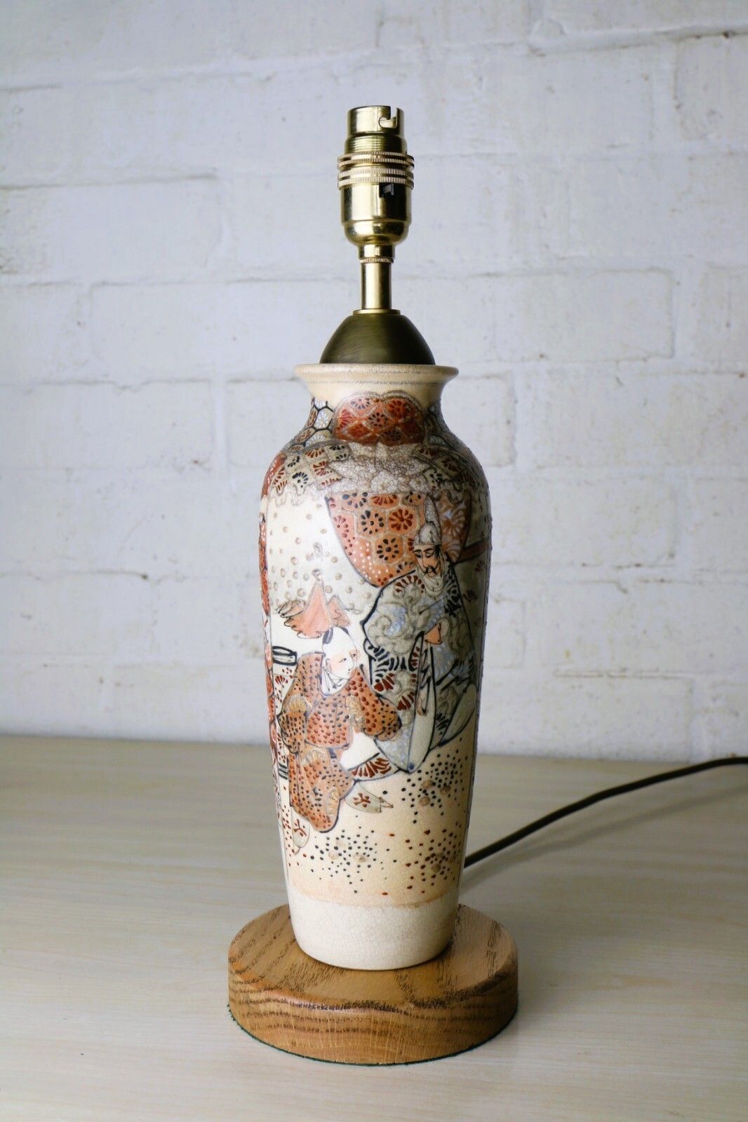 photo furniture Table Lamp Antique Japanese Satsuma Vase Ceramic Lamp Wooden Base Mounted