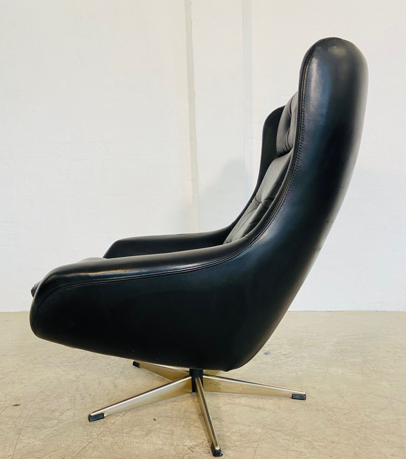 Vintage Danish Mid Century Black Leather Swivel Chair 1970,S photo vintage