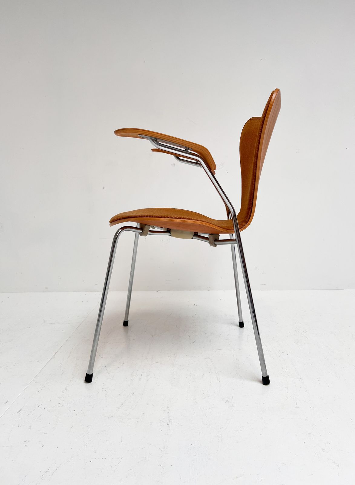 photo buy Wooden 3207 Chair By Arne Jacobsen For Fritz Hansen, 1980s