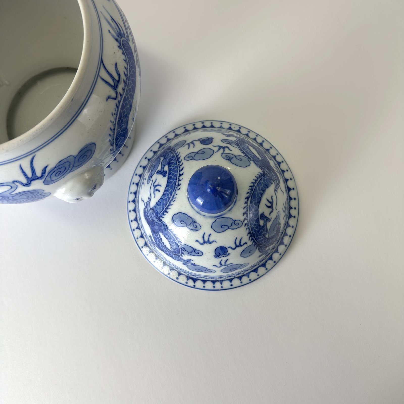 Pair Of Blue And White Porcelain Ginger Jars With Dragon Motif, Qing Style photo buy