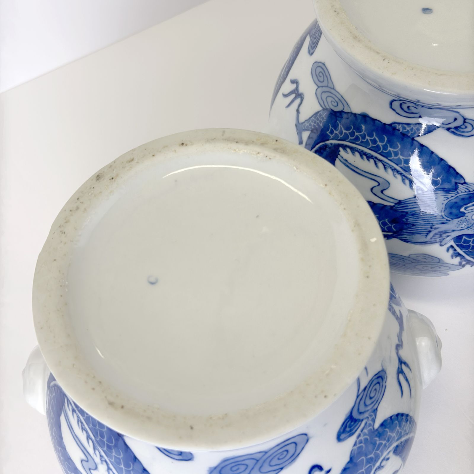 photo furniture Pair Of Blue And White Porcelain Ginger Jars With Dragon Motif, Qing Style