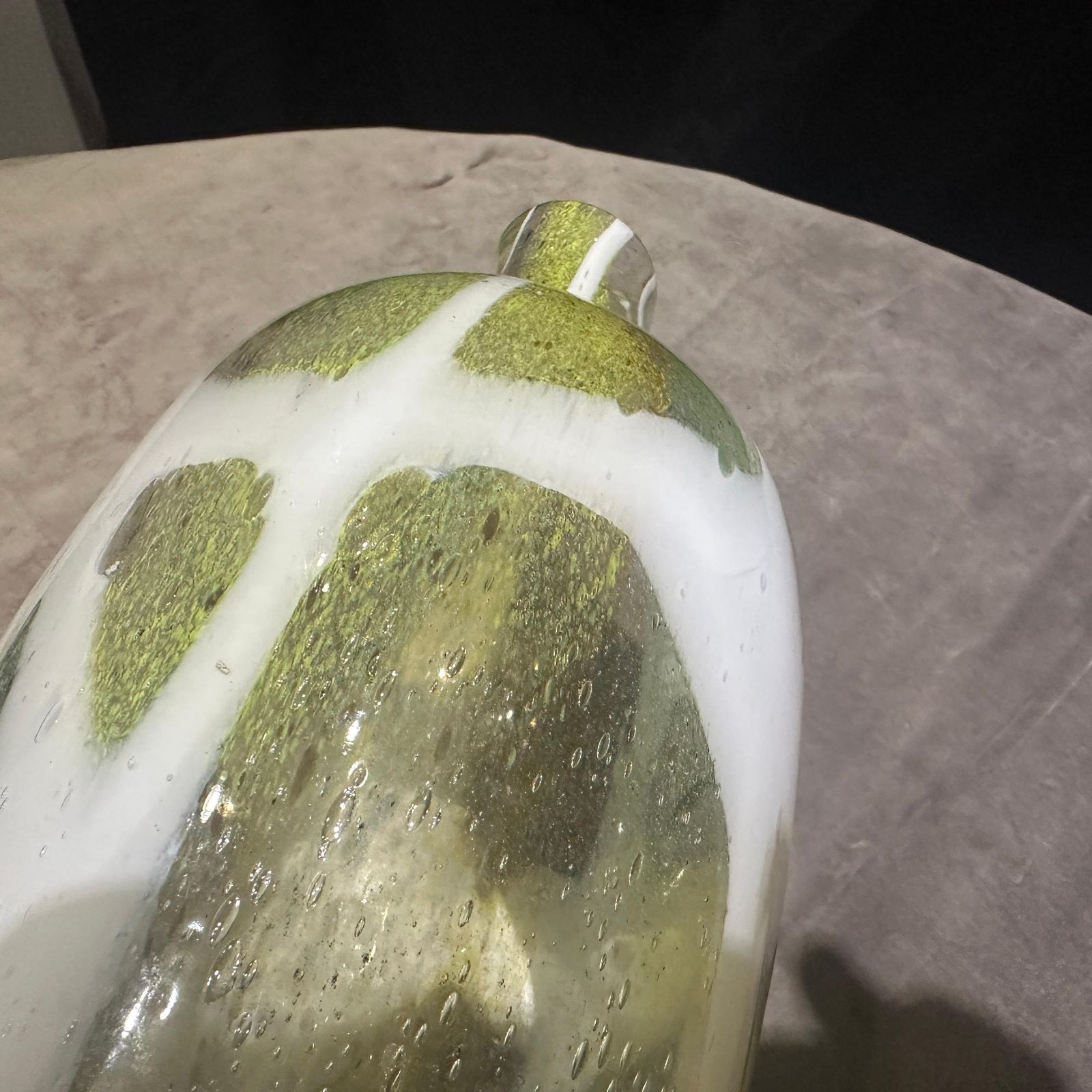 photo vinterior 1980s Nason Style Modern Green And White Murano Glass Bottle Vase