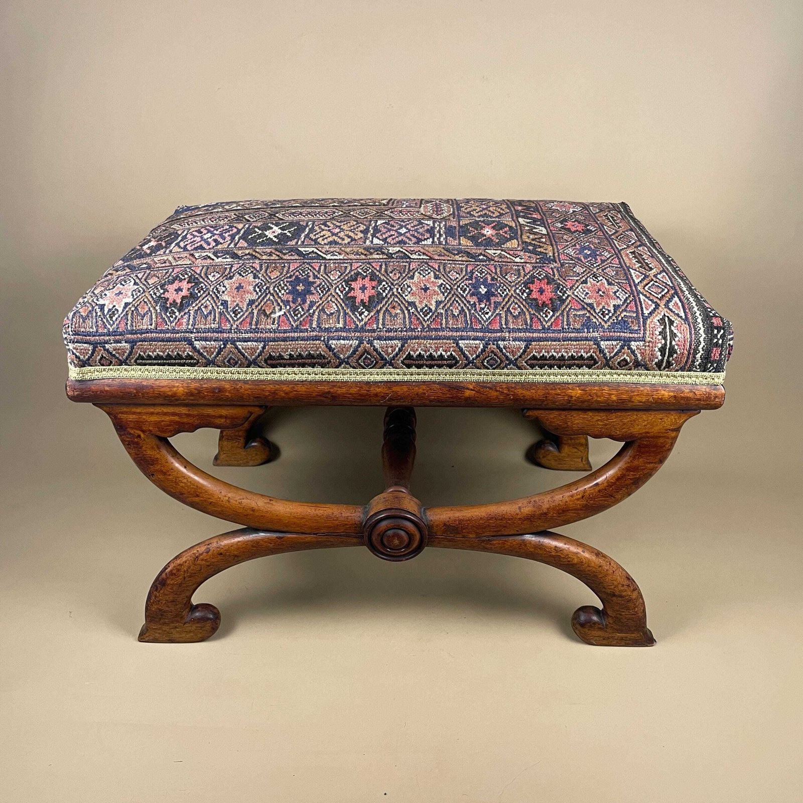 Antique Hallway Bench X Frame Curule Stool Upholstered Carpet Top Seat Wooden Legs Cottage Farmhouse Furniture Regency Savonarola Style photo furniture
