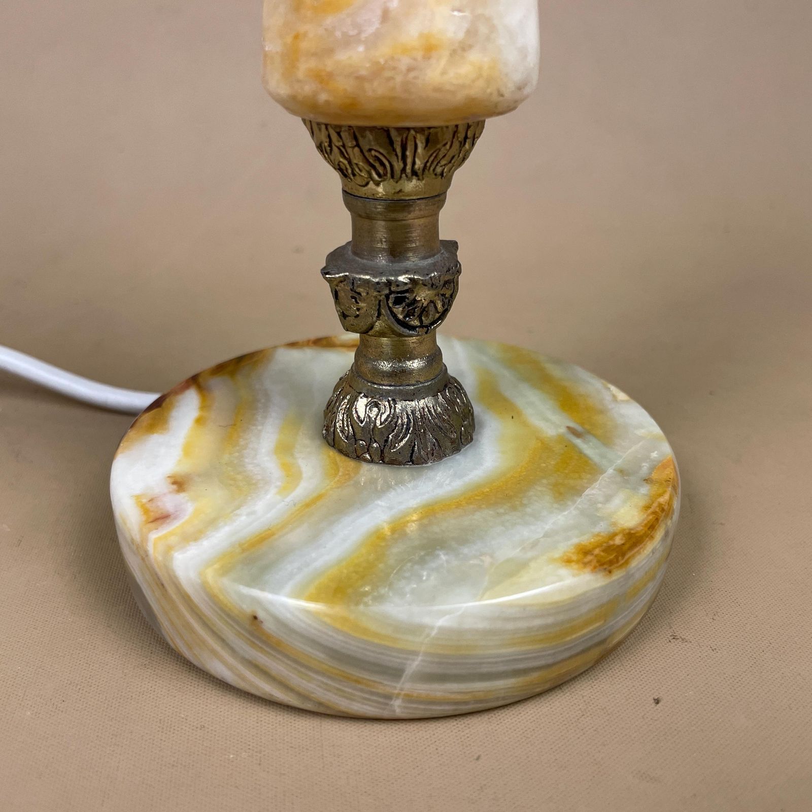Antique Onyx Marble Lamp Light Beige Gold Brass Bedside Side Table Desk Marbled Patterned Vintage Downton Stone Heavy Round Base Classic photo furniture
