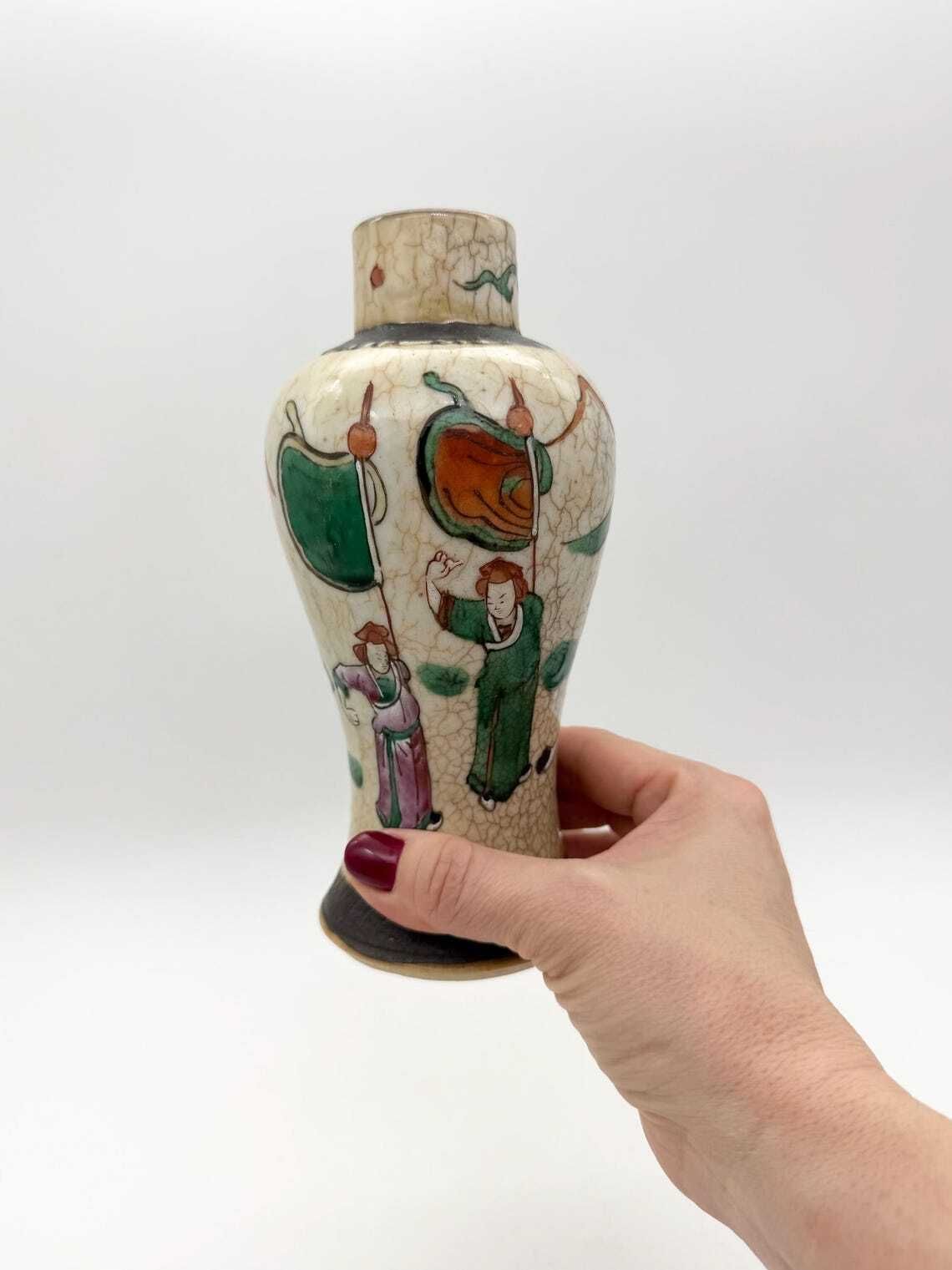 photo vinterior Antique Chinese Crackle Vase, Battle Scene Canton Style Vase Circa 1890