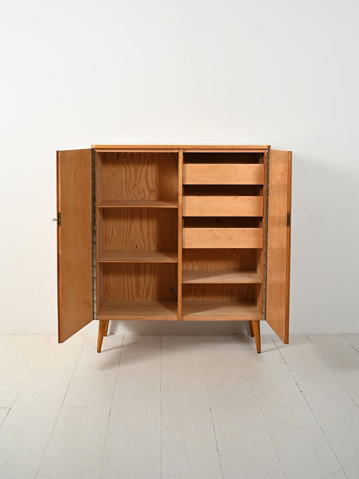 Cabinet Scandinavo Vintage In Betulla Anni ’50 photo for sale