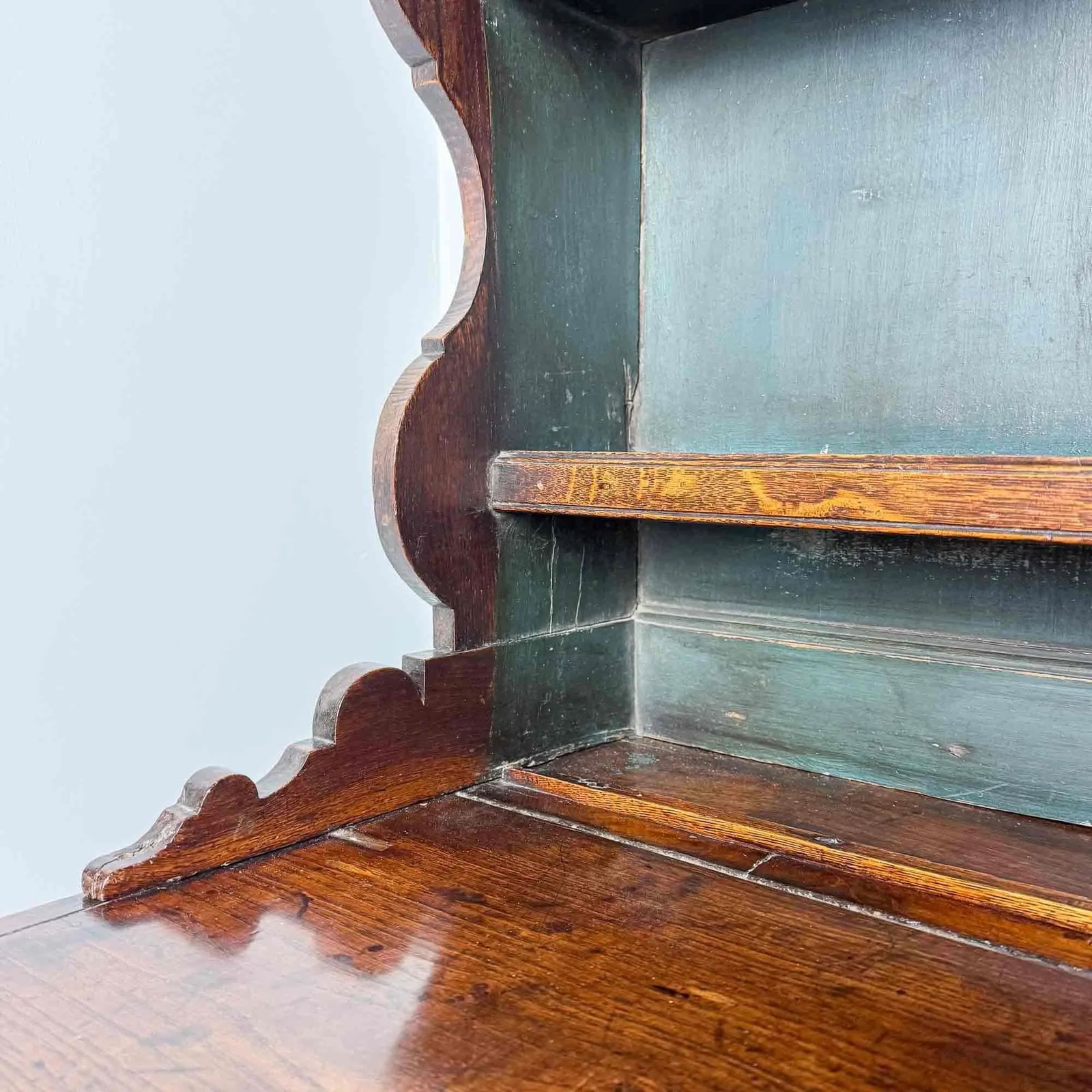 2985.0 Georgian Elm And Oak Dresser photo