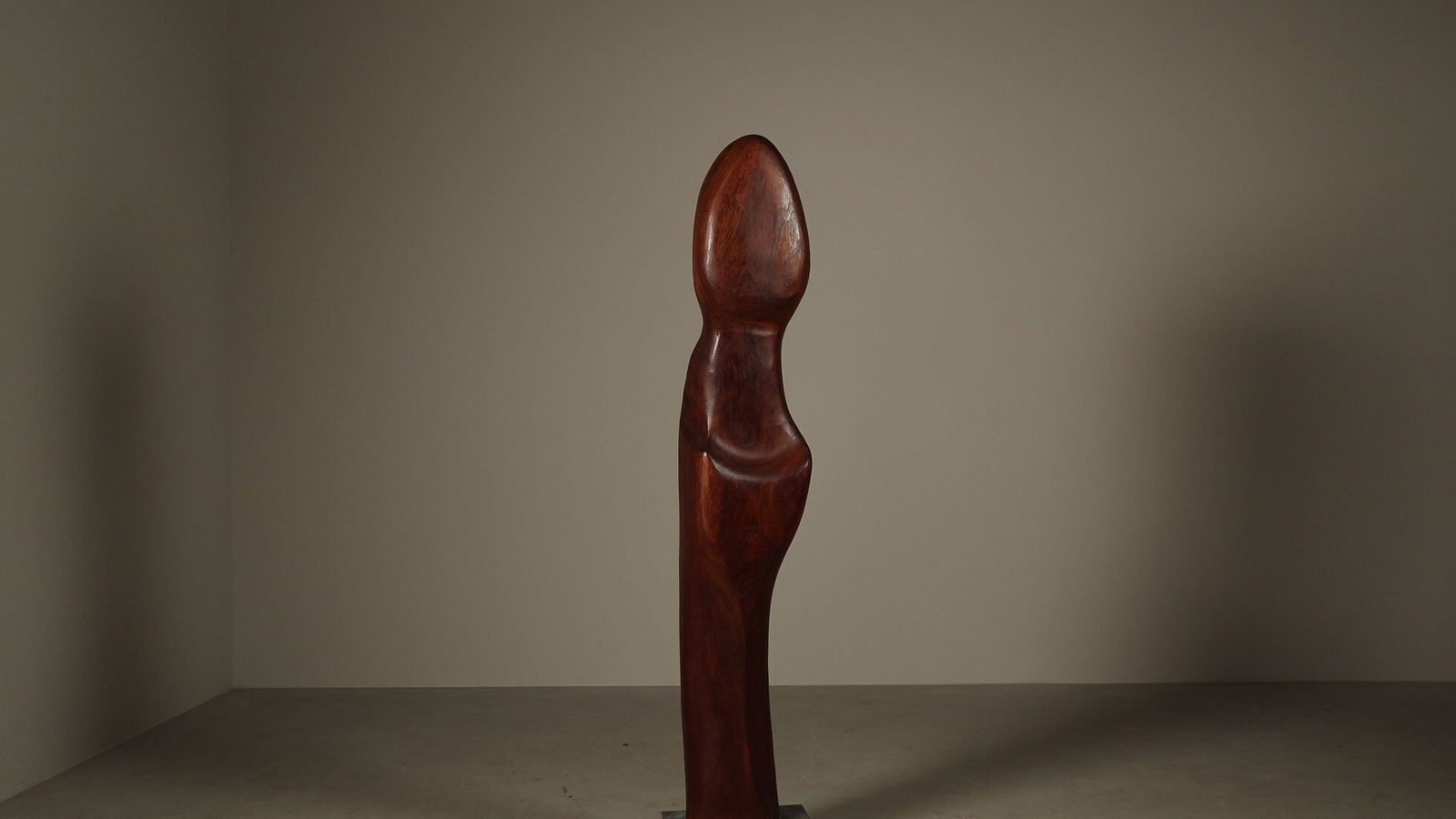 photo furniture Monumental Wooden Sculpture Of Afzelia By Begga D'haese, Belgium, Circa 1985