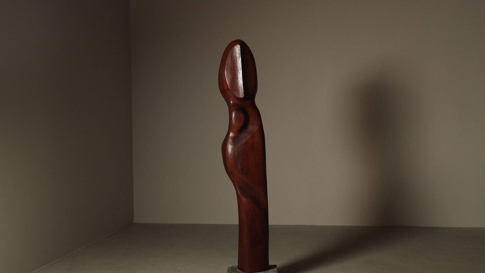 photo buy Monumental Wooden Sculpture Of Afzelia By Begga D'haese, Belgium, Circa 1985