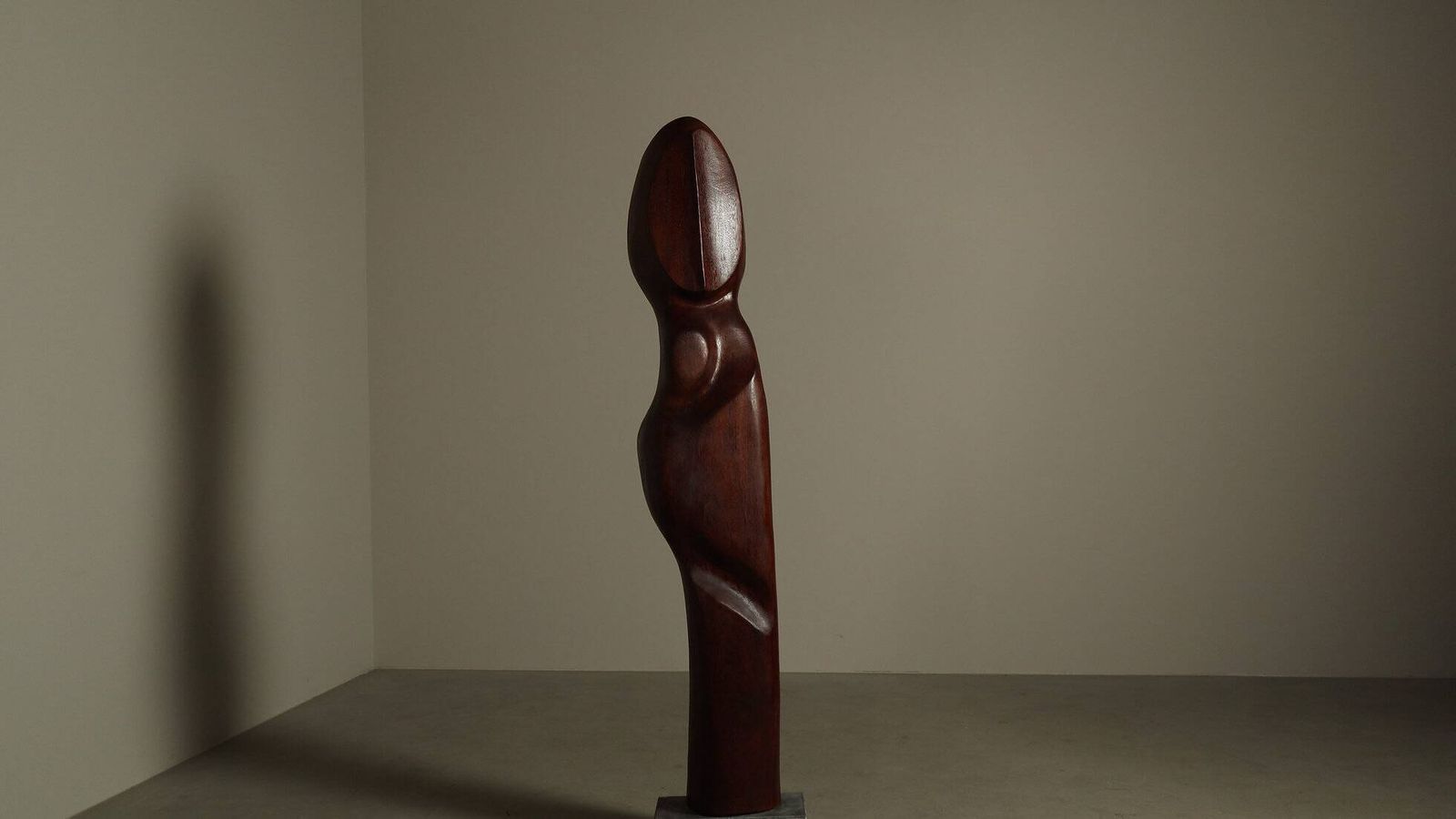 photo vintage Monumental Wooden Sculpture Of Afzelia By Begga D'haese, Belgium, Circa 1985