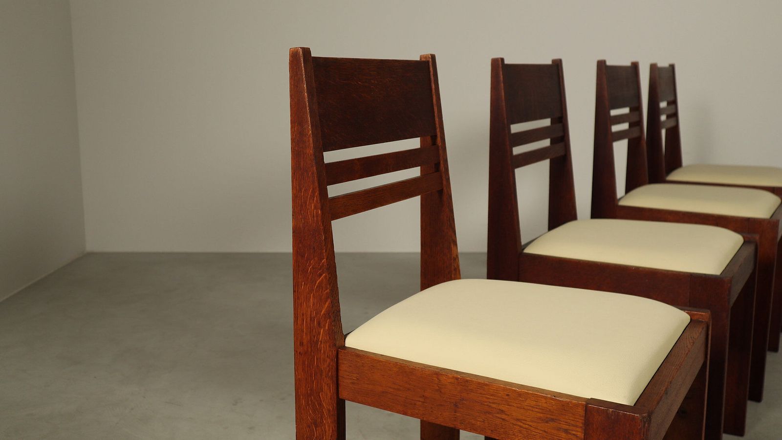 photo furniture Set Of 4 Oak Dining Chairs From The Hague School, 1925 1935