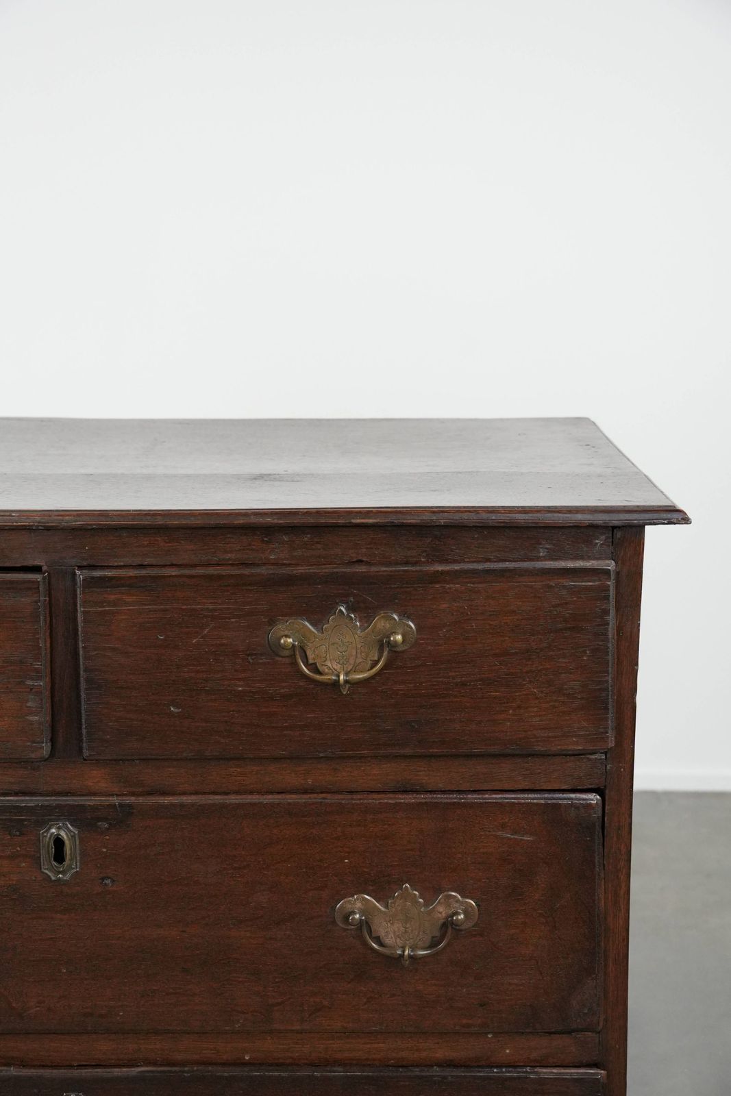 Subtle English Antique Oak Chest Of Drawers From The 18th Century In A Nice Modest Size With A Beautiful Patina photo vintage